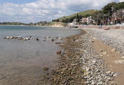 Foça'da deniz 20 metre çekildi