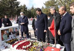 Bakan Kurum'dan Cebeci Askeri Şehitliği'ni ziyaret