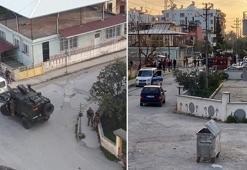 Polisten kaçıp, yol kenarına 'el bombası' attılar