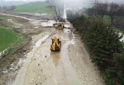Büyükçekmece'de İSKİ borusu patladı; yollar göle döndü