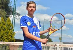Ukrayna’dan kaçan 14 yaşındaki tenisçi, spora Adana’da devam edecek