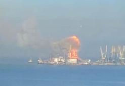Rus çıkarma gemisi, Berdyansk’ta vuruldu