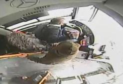 Seyir halindeki İETT otobüsünün şoförüne saldırdı; "Otobüs devrilebilirdi"