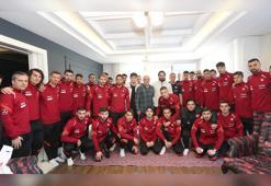 A Milli Futbol Takımı'ndan Ahmet Çalık'ın ailesine ziyaret