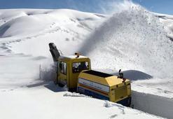 15 kilometrelik yolu 72 saatte temizleyebildiler