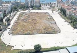 Karşıyaka Stadı'nda bekleyiş sürüyor
