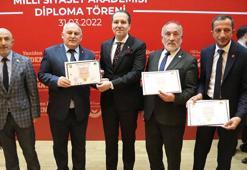 Milli Siyaset Akademisi mezunları diplomalarını Fatih Erbakan'dan aldı