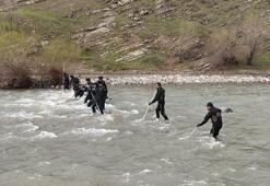 Derecik'te çaya düşüp, kaybolan asteğmen aranıyor