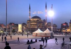 Taksim Camii'nde ilk teravih namazı kılındı