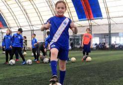 Erkekler pas vermeyince belediye başkanını antrenmana çağırdı