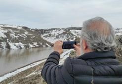 Kars’ta eriyen kar suları şelale oluşturdu