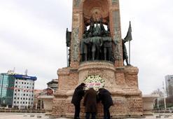 Türk Kalp Vakfı Taksim Cumhuriyet Anıtı’na çelenk bıraktı