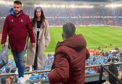 Fransız yargıçtan özel izinle gelen gurbetçi taraftar, maçı eşiyle tribünde izledi