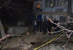 Annesi ve ağabeyi öldürüp, mezarlıkta intihar etti