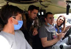 Engelli çocuklar zırhlı araçlarla şehir turu attı