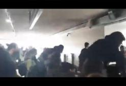 Ulaşım  zammını turnikelerden atlayarak protesto ettiler