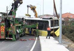 Başakşehir'de kayan İETT otobüsü yol kenarındaki boşluğa uçtu