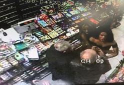 Beyoğlu’nda kapkaça uğrayan kadınlar marketi birbirine kattı