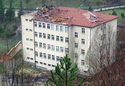 Göynük'te hortum çatıları uçurdu