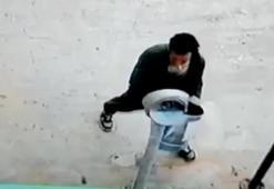 Tekmelediği çöp kovasının kapağını çaldı