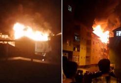 Bağcılar'da binanın çatısı alev alev yandı