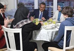 Bakan Özer ve eşi, öğretmen ailenin iftar konuğu oldu