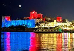 Bodrum Kalesi kırmızı- mavi ışıklarla aydınlatıldı