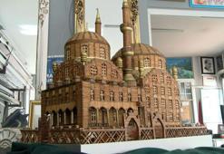 15 bin kibrit çöpünden yaptığı camiye 27 yıldır gözü gibi bakıyor