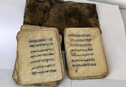 Tarihi el yazması kitabı satmak isterken yakalandı