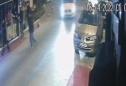 Fatih'te cam vitrinden çaldıkları şapkaları giyip yollarına devam ettiler