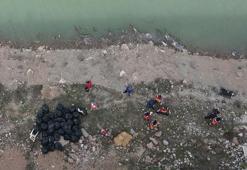 Tunceli'de debisi artan Munzur ve Pülümür çaylarının taşıdığı yarım tonluk çöp temizlendi