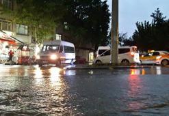 Diyarbakır'da sağanak yağış, cadde ve sokakları su bastı