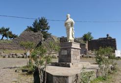 Assos’taki Aristoteles heykelinin yerine yenisi yapıldı