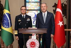 Bakan Akar, Brezilya Deniz Kuvvetleri Komutanı Santos'u kabul etti