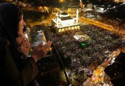 Konya'da Kadir Gecesi'nde on binler ellerini semaya açtı