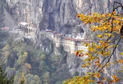 Sümela'da 360 tonluk kaya sabitlendi, kapılar açılıyor