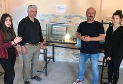 Lise öğrencileri, okuldaki kuluçka merkezinde bıldırcın ve civciv üretiyor