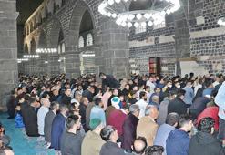 Diyarbakır Ulu Cami'de, 2 yıl sonra mesafesiz ilk bayram namazı