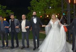 Ozan ile ABD’li Daisy'nin aşkı, 6 ülkeden arkadaşlarının halay çektiği düğünle taçlandı