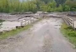 Kastamonu'da sağanak ve eriyen karlar çayı taşırdı; selde 6 köprü yıkıldı