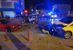 Hafif ticari araç ile taksi çarpıştı: 1 ölü, 3 yaralı