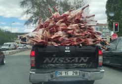 Kamyonet kasasında açıkta et taşınmasına inceleme