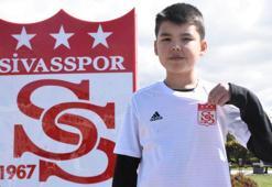 Afgan Sivasspor taraftarı küçük Eyüp, Alanyaspor maçı için Sivas'a geldi