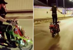 Motosikleti ayakta sürdü; o anlar kamerada