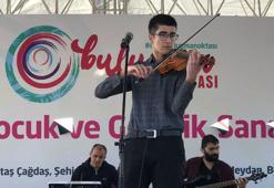 Ödüllü çocuk Kadıköy'de konser verdi