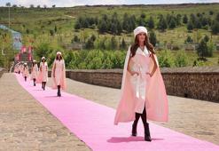 Diyarbakır'ın tarihi mekanlarında ünlü mankenlerle defile