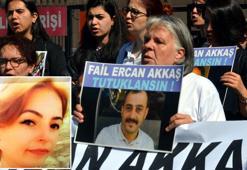 Kadın cinayeti davası: Annenin adliye önünde isyanı