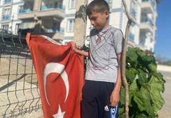 Küçük Emiralp'in bayrak sevgisi