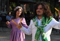 Brezilyalı müzisyen Türk kızıyla evlendi, tahta kaşıkla çiftetelli oynadı