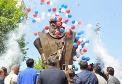 Anadolu Efes’in şampiyonluk heykeli coşkulu bir törenle açıldı